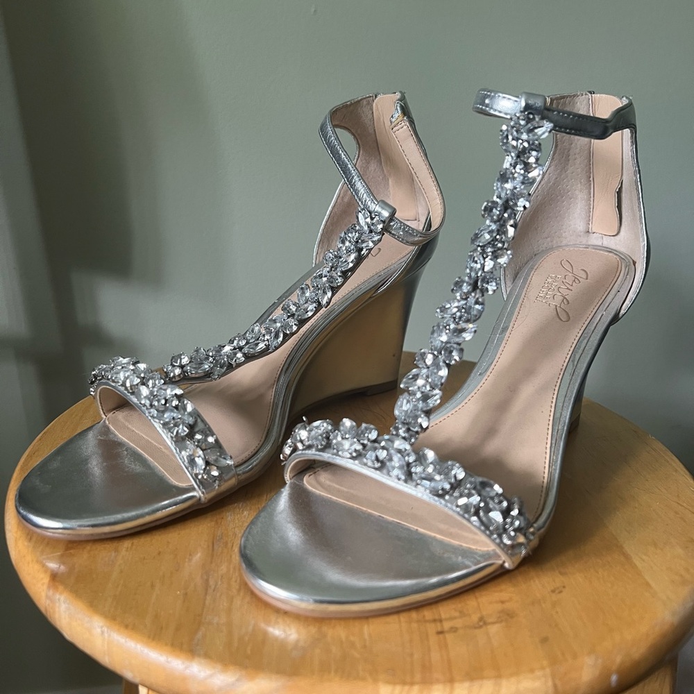 Badgley Mischka Silver Metallic Heels US 7.5